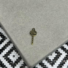 Load image into Gallery viewer, Candy pop
