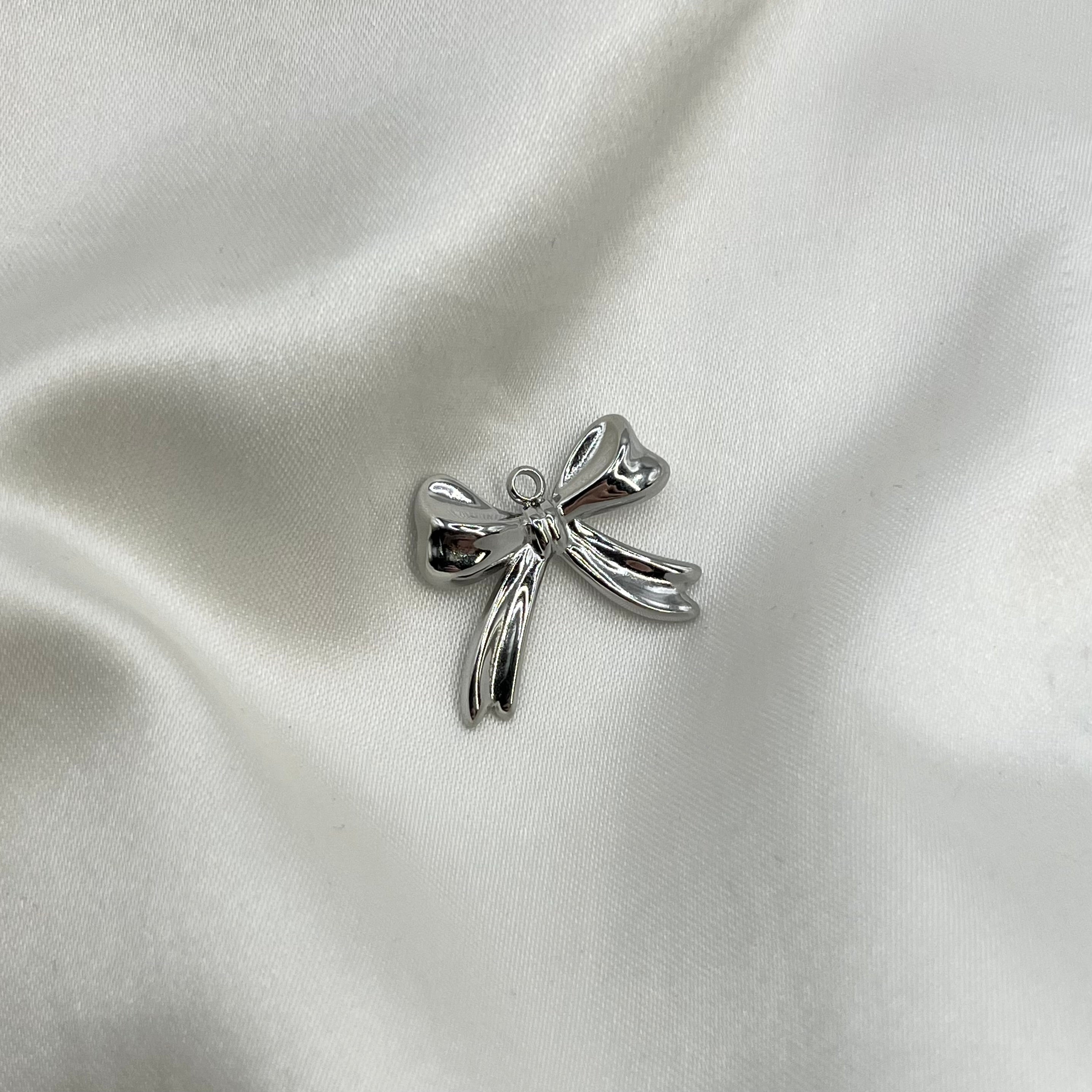 Bow charm