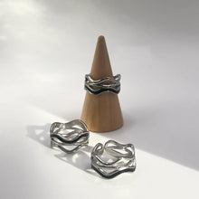 Load image into Gallery viewer, Silver lining ring
