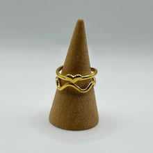 Load image into Gallery viewer, Wave heart ring
