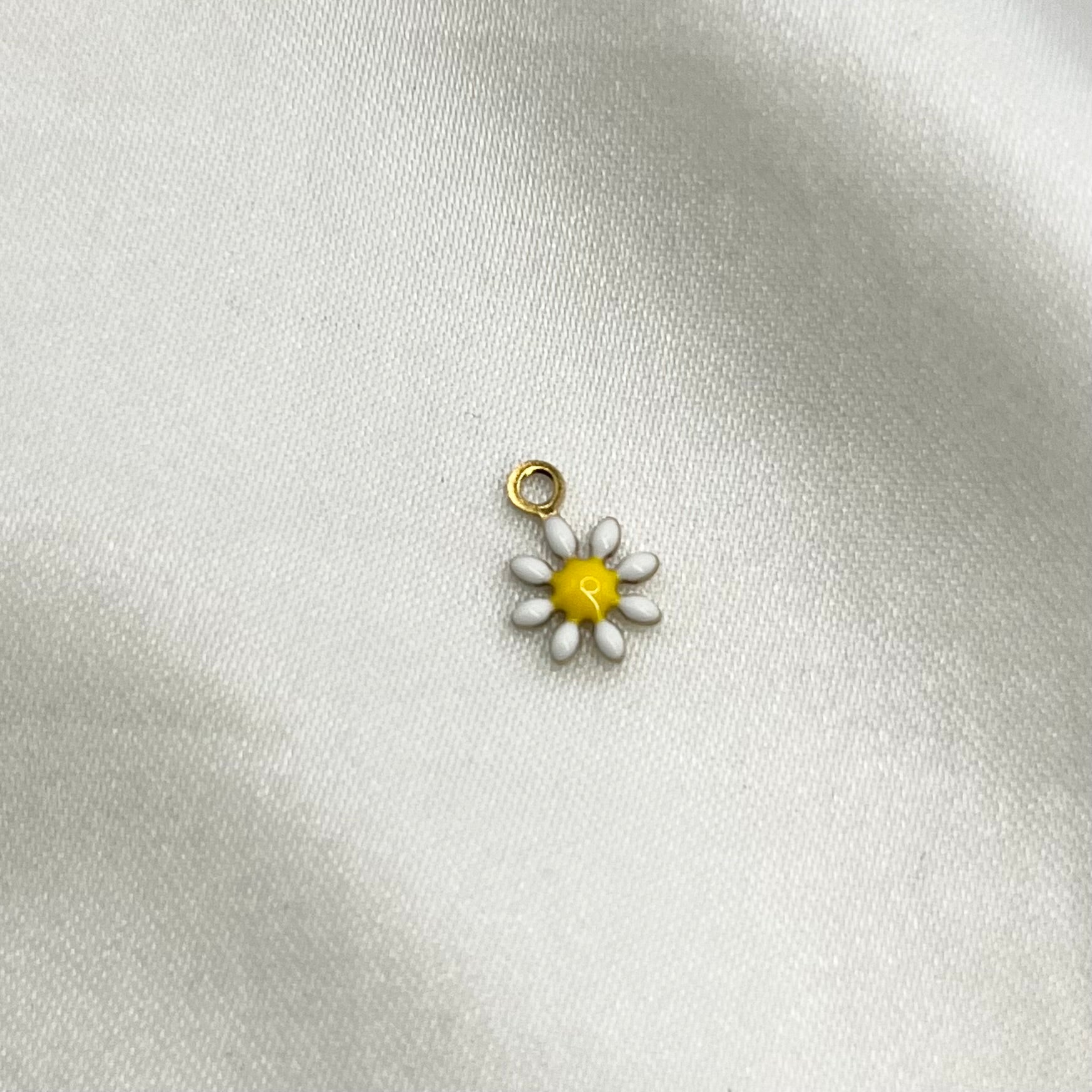 Daisy charm