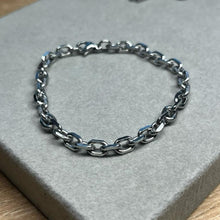 Load image into Gallery viewer, Rolo chain bracelet
